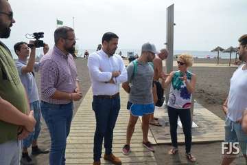 El Ayuntamiento impulsa una nueva campaña de concienciación medioambiental en las playas del municipio (Foto TA)